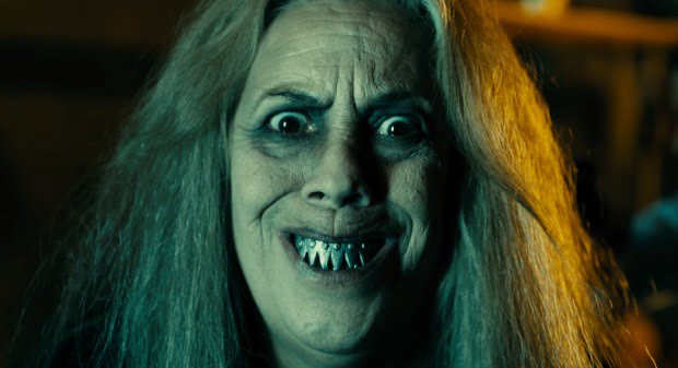 witching-and-bitching-Jaws-teeth