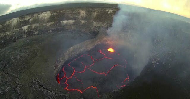 HALEMAUMAU CRATER, KILAUEA CALDERA, HAWAII VOLCANOES NATIONAL PARK
