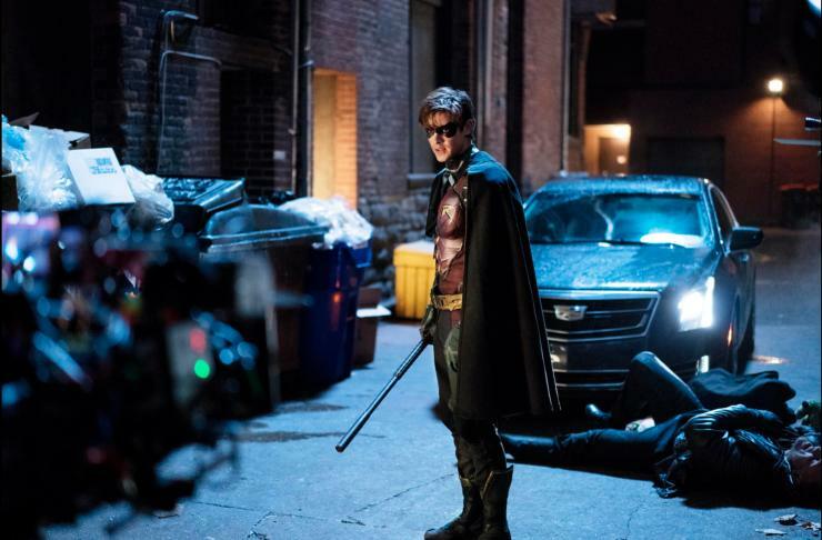 Titans (Robin, alleyway)
