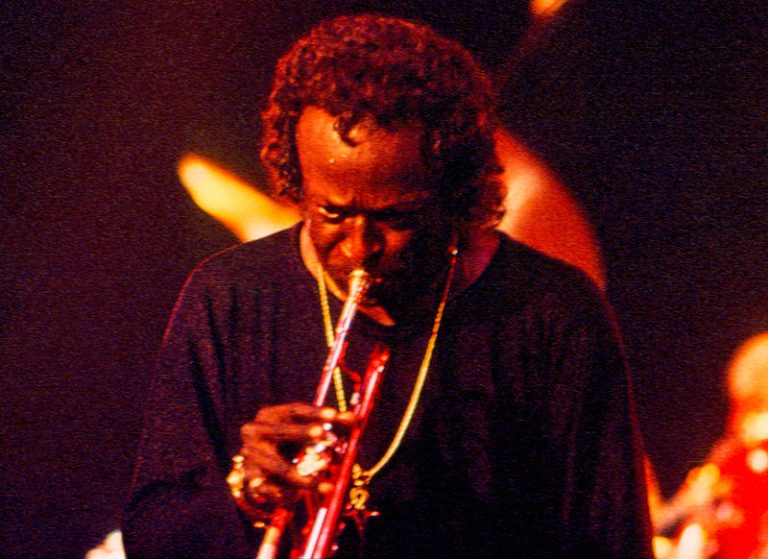 800px-Miles_Davis_22