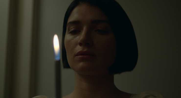 Behind Her Eyes (2021)