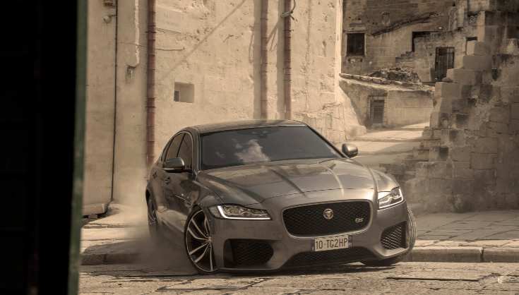 THE JAGUAR XF IN nO tIME tO dIE