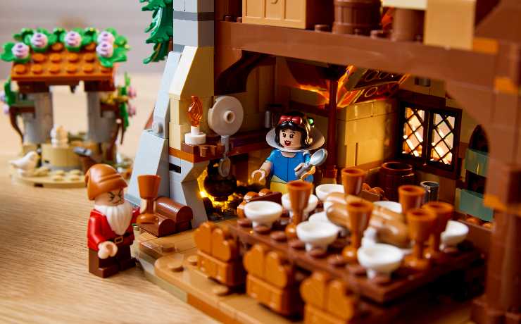 Lego's Disney Snow White and Seven Dwarves 