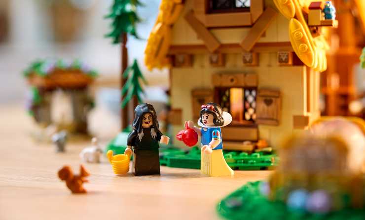 Lego's Disney Snow White and Seven Dwarves 