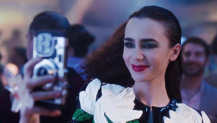 Woman with Mobile happy (Lily Collins)