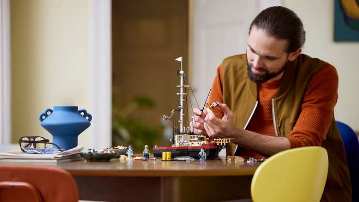 A man building the LEGO JAWS set