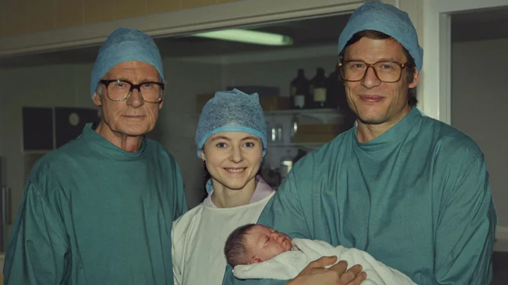Thomasin McKenzie, Bill Nighy and James Norton in Joy
