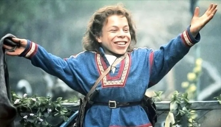 Warwick Davis is young man Willow