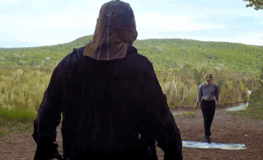 A Masked killer awaits to kill woman