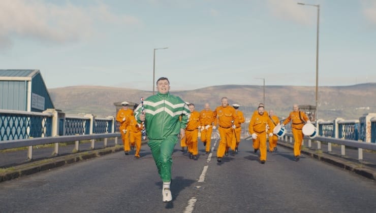 Kneecap band member runs from guys in a 'Orange Lodge'