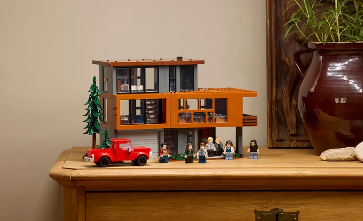 The completed The Cullen House Lego set