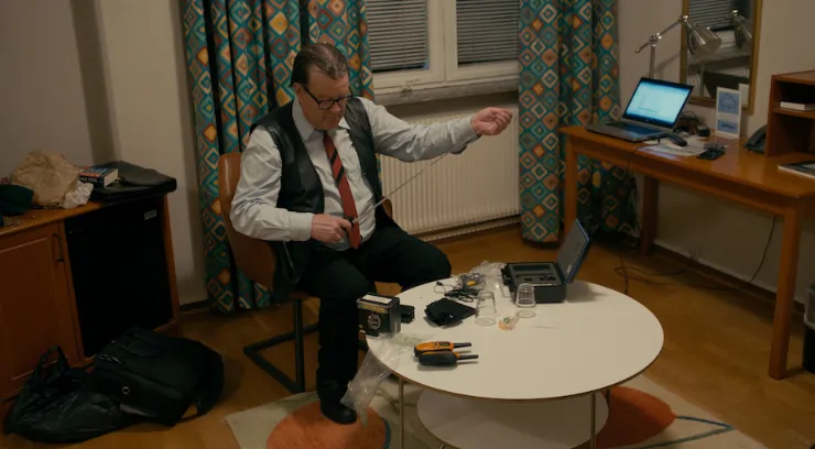 Claes fixes his gear