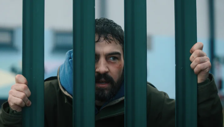 Man behind the rails in Amongst The WOlves coming to UK June 2025