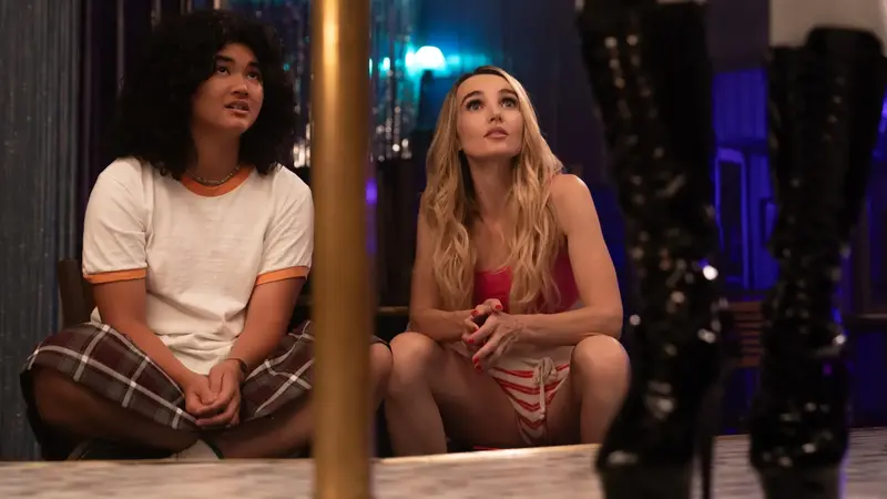 Chloe Fineman and Sam Morelos in Summer of 69