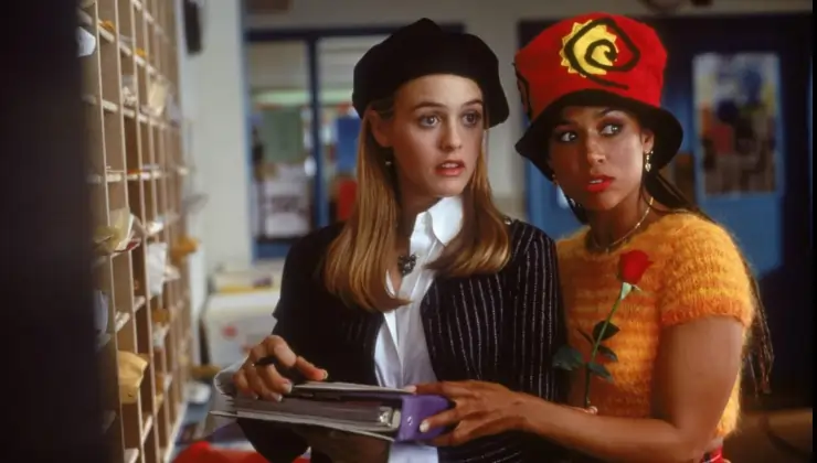 Alicia Silverstone in Clueless looking at images but of what or who?