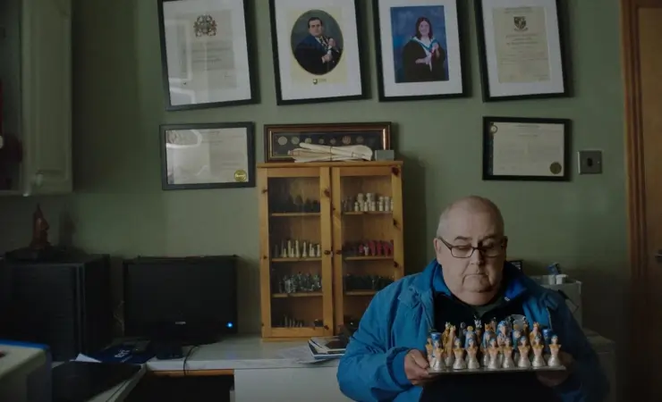 A man with a chess board in the golden spurtle