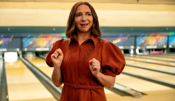 Molly plays Tenpin bowling in Loot Season 3