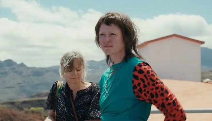 2 women of different ages stand looking out into the hills of G=Canaries