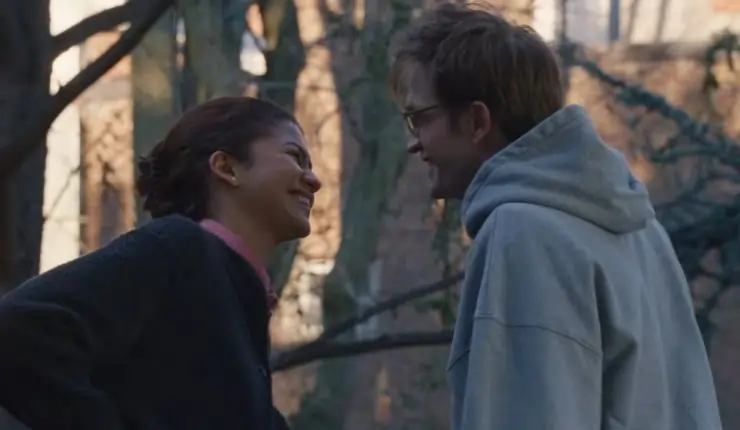 Zedanya and RObert Pattison excahnge a happy moment in The Drama
