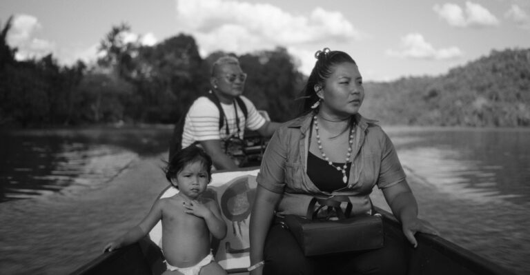 Parasisi review Hot Docs