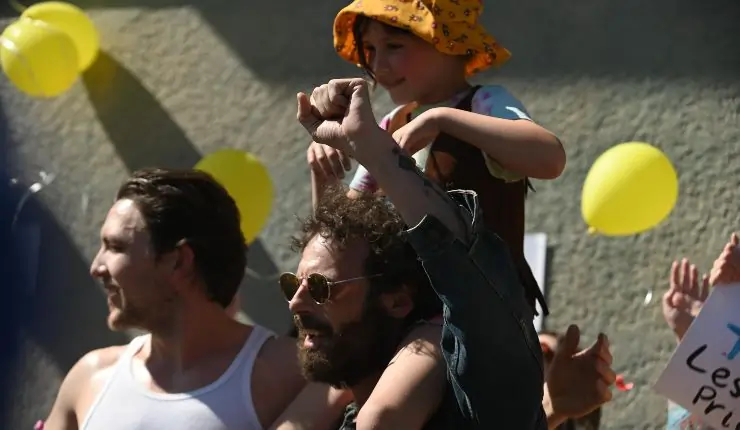 A father has his daughter on his shoulders in Fairyland