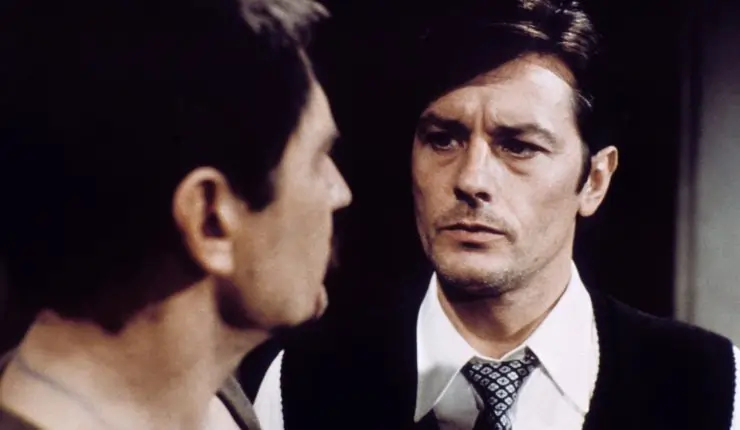 A man looks confusingly to another man in Flic Story