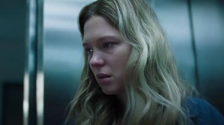 A woman stands in a lift distraught in Gentle Monster