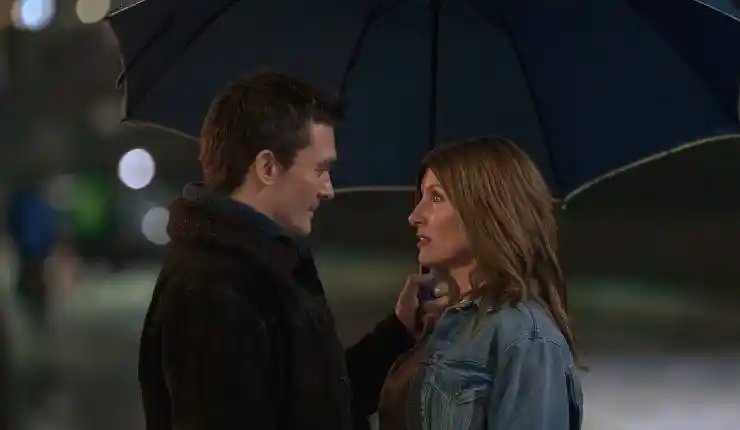 Alex with her wannabe man in HBO Max comedy series Youth