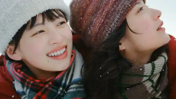 2 Japanese girls enjoy each other's company in the cold weather in Look Back