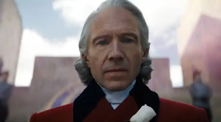 An older Coriolanus Snow (Ralph Fiennes)