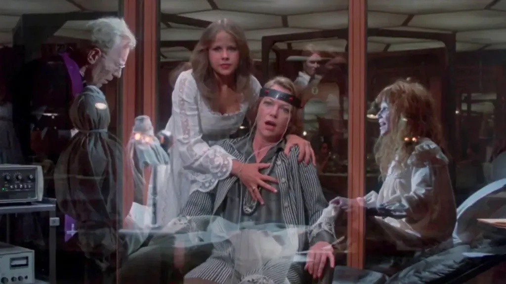 Image of Linda Blair and Louise Fletcher in Exorcist II: The Heretic movie