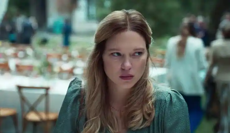 A woman looks around in fear in Gentle Monster